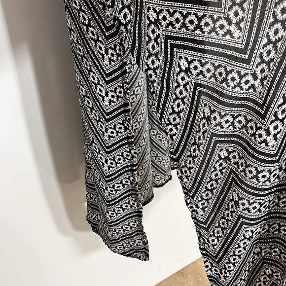 LuLaRoe Kimono Vest Black White Patterned Size XL - Picture 2 of 6